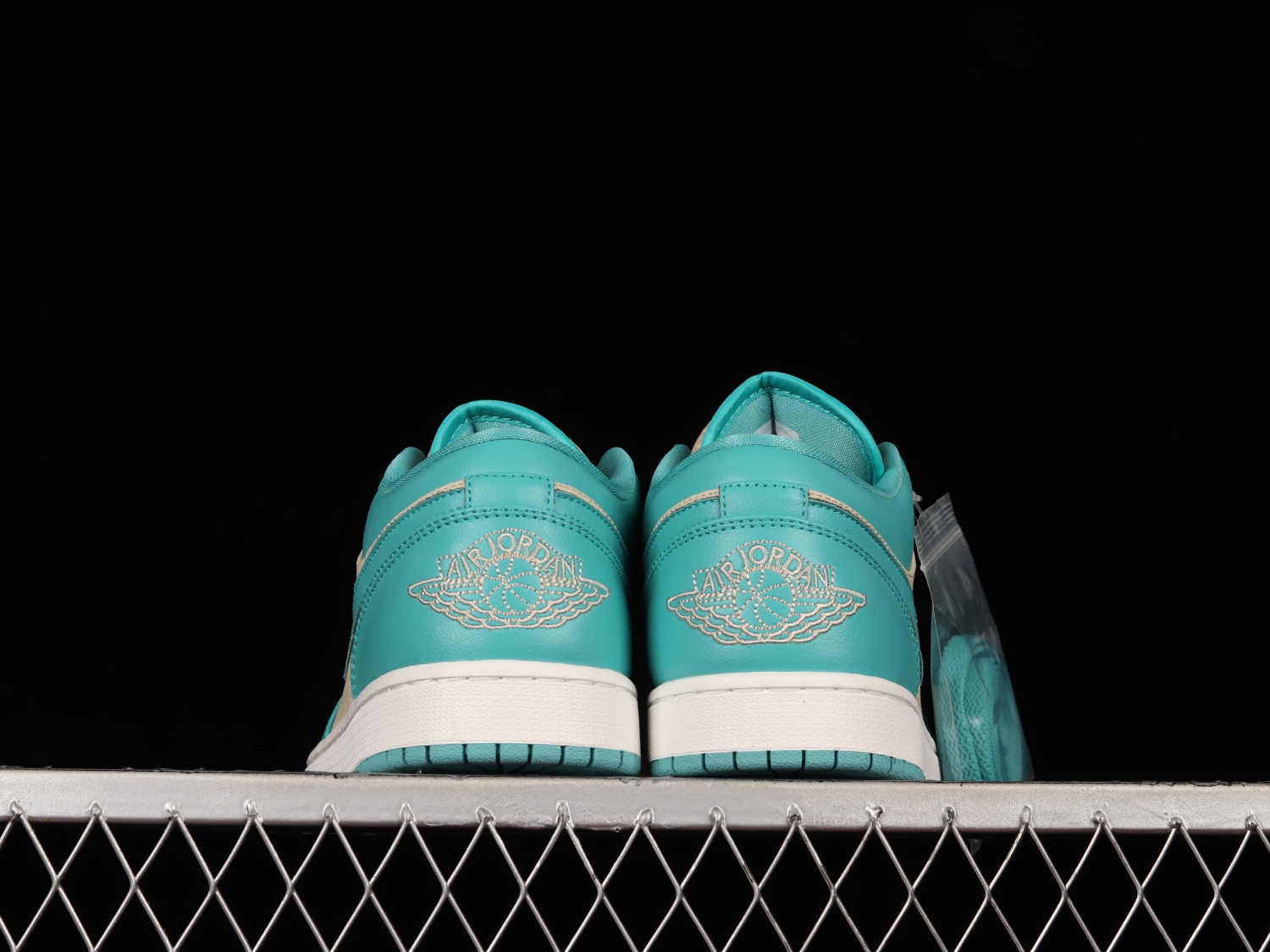 Jordan 1 Low Tropical Teal (W) DC0774-131