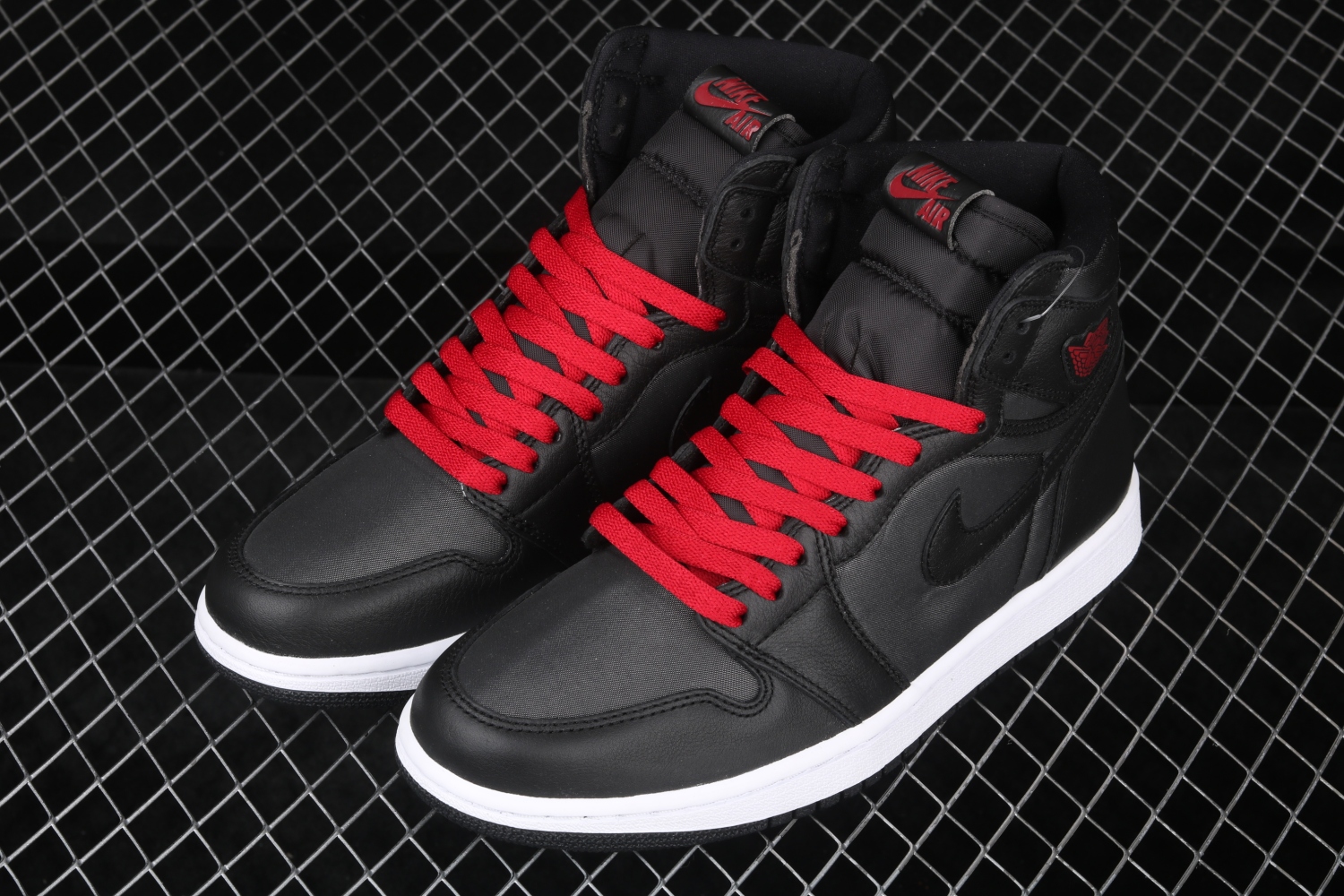 Jordan 1 Retro High Black Satin Gym Red 555088-060