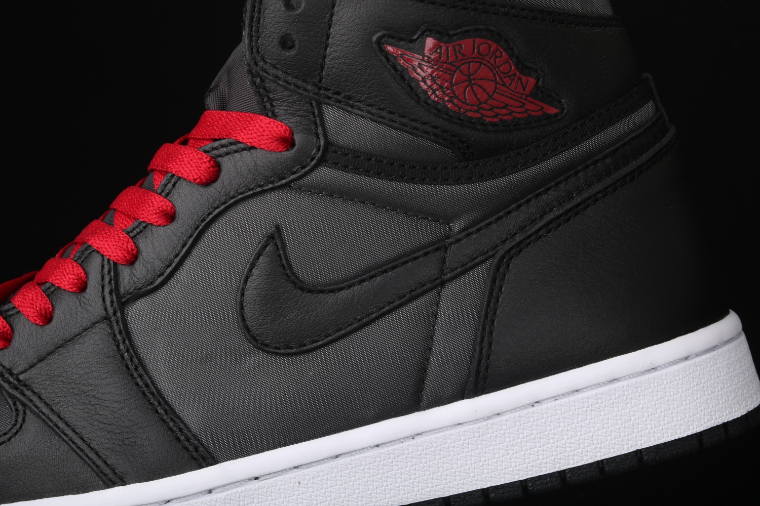 Jordan 1 Retro High Black Satin Gym Red 555088-060