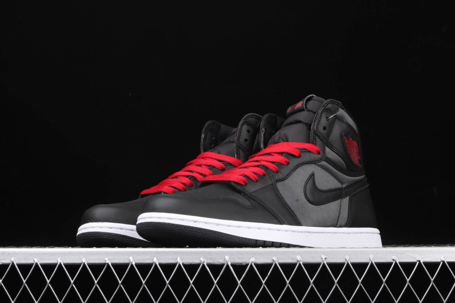 Jordan 1 Retro High Black Satin Gym Red 555088-060