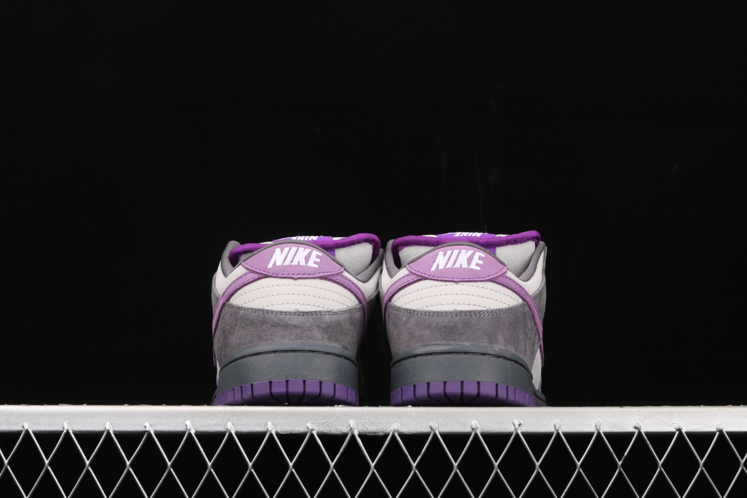 Nike Dunk SB Low Purple Pigeon 304292-051