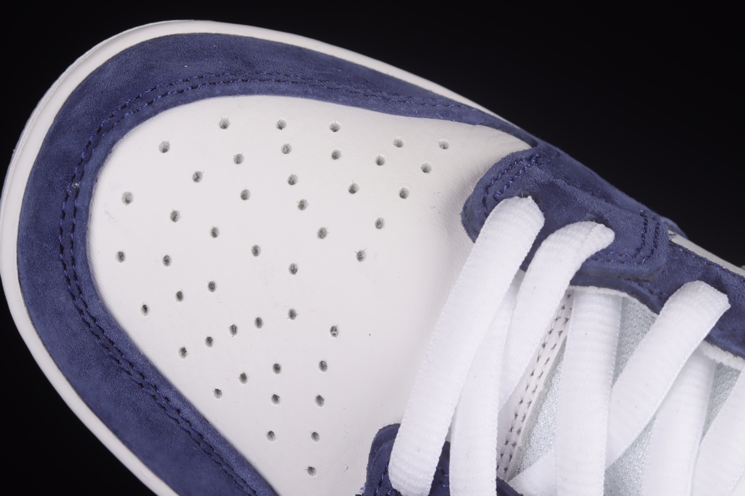 Nike Dunk SB Low Ishod Wair  BMW  839685-416