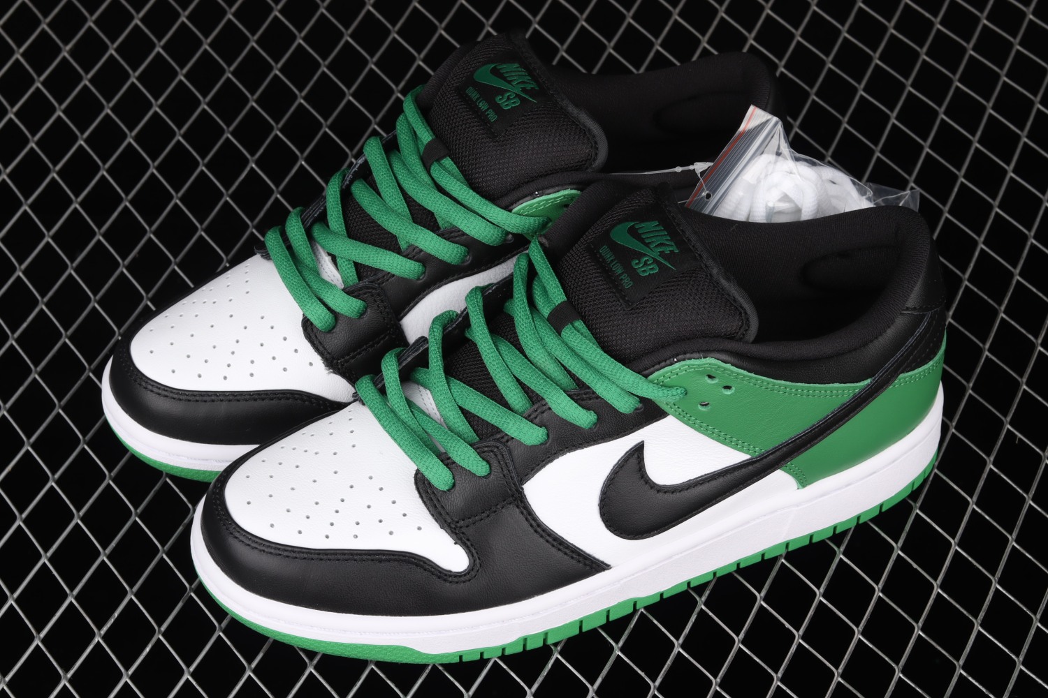 Nike SB Dunk Low Classic Green BQ6817-302