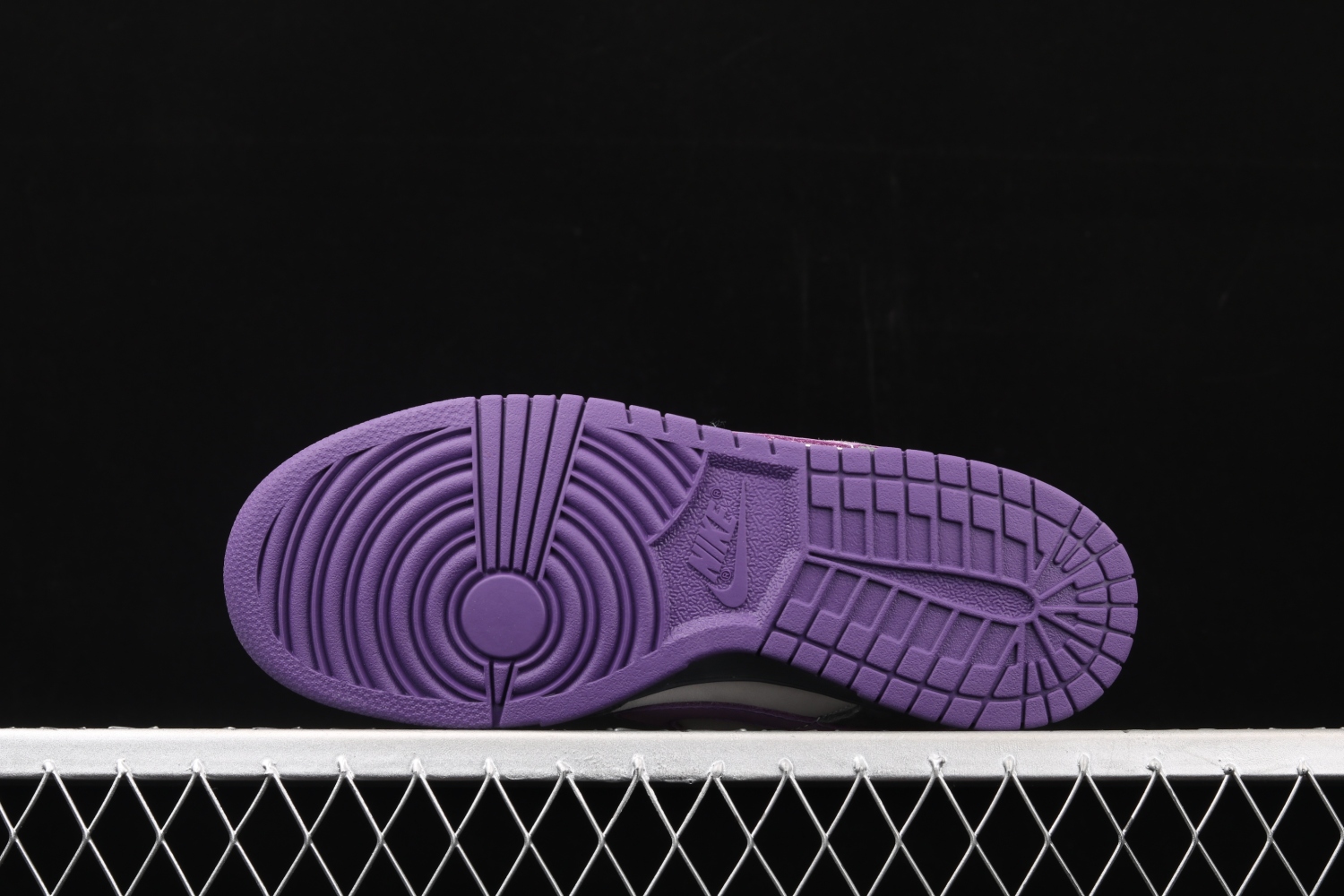 Nike Dunk SB Low Purple Pigeon 304292-051