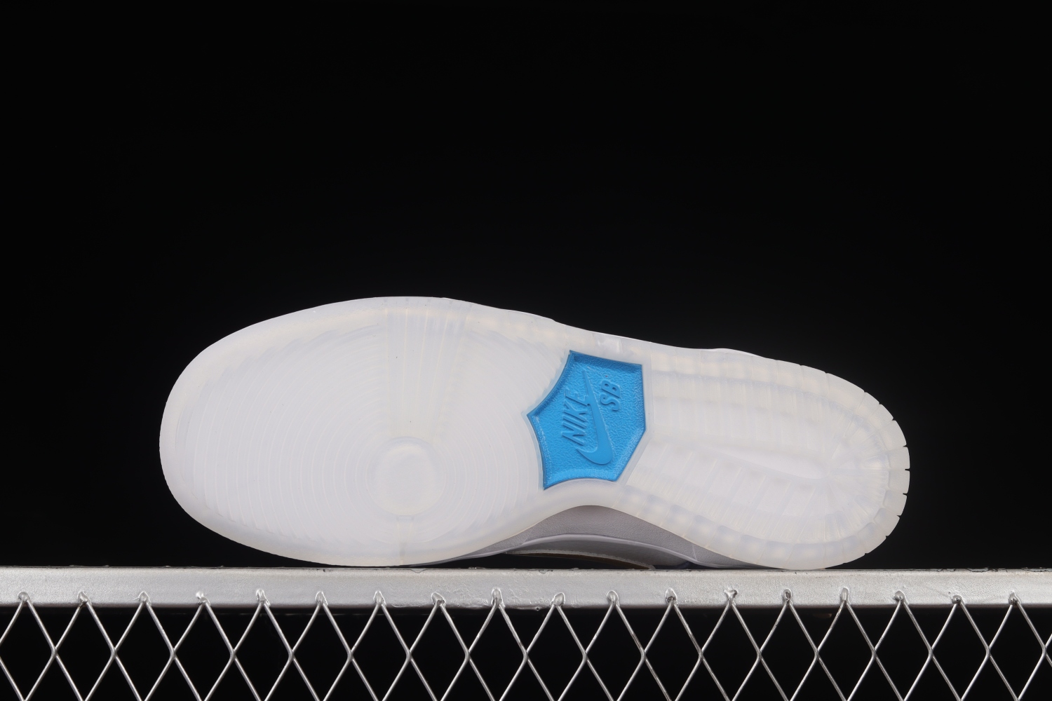 Nike Dunk SB Low Ishod Wair  BMW  839685-416