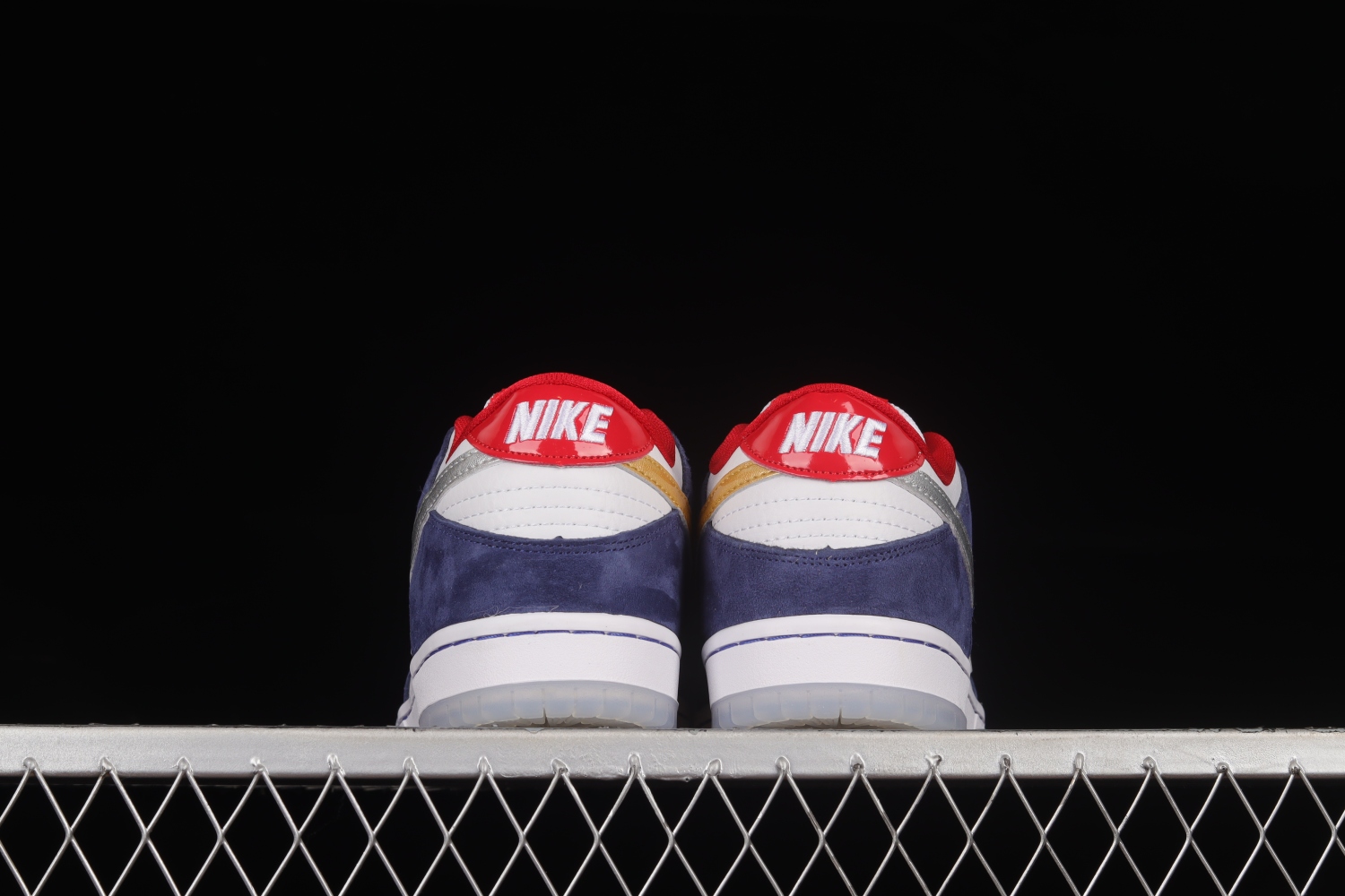 Nike Dunk SB Low Ishod Wair  BMW  839685-416