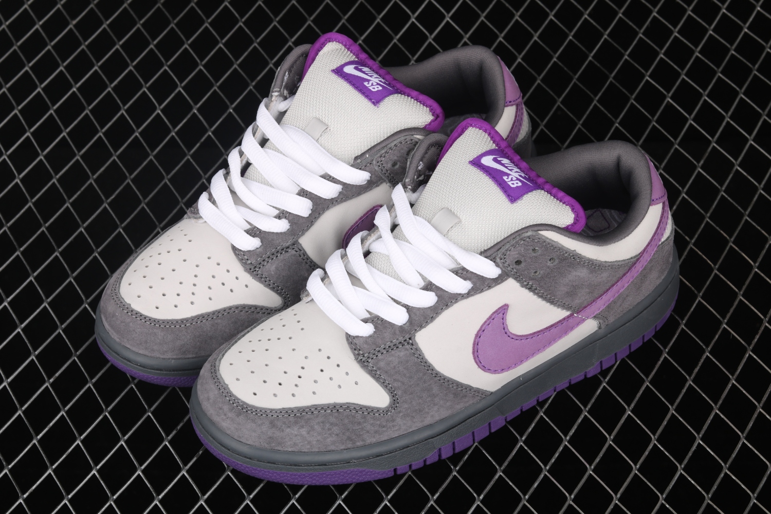 Nike Dunk SB Low Purple Pigeon 304292-051