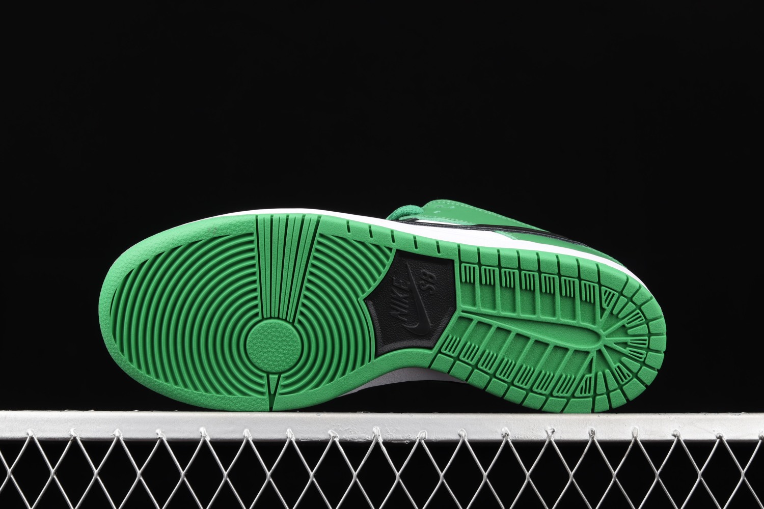 Nike SB Dunk Low Classic Green BQ6817-302