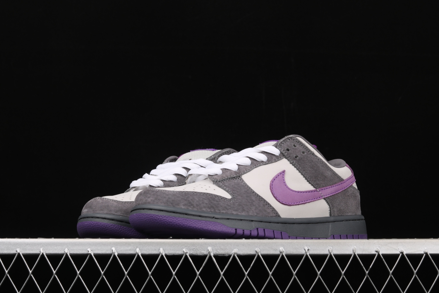 Nike Dunk SB Low Purple Pigeon 304292-051