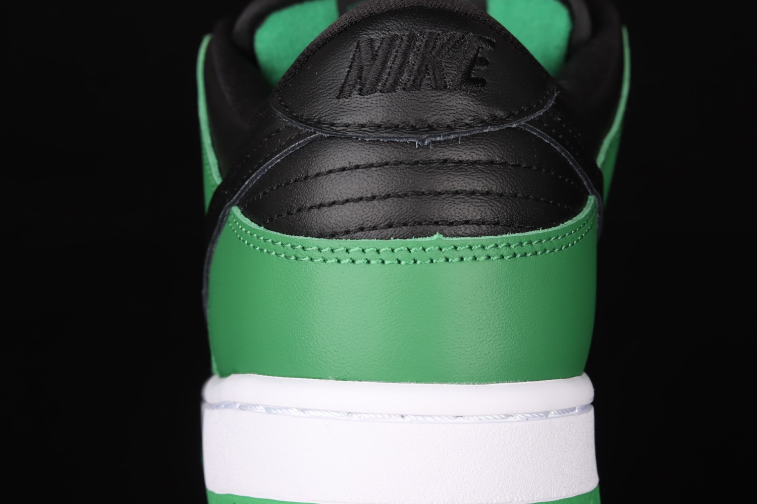 Nike SB Dunk Low Classic Green BQ6817-302