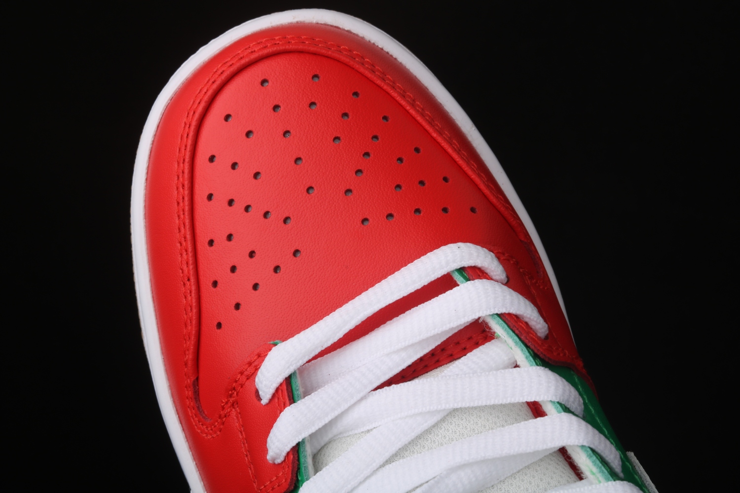 Nike SB Dunk Low 7 Eleven CZ5130-600