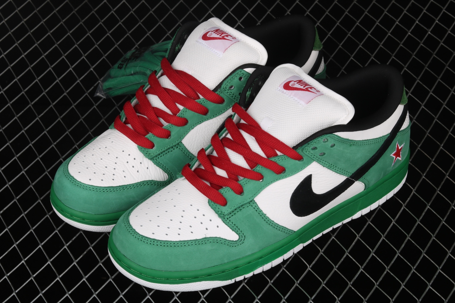 Nike Dunk SB Low Heineken 304292-302