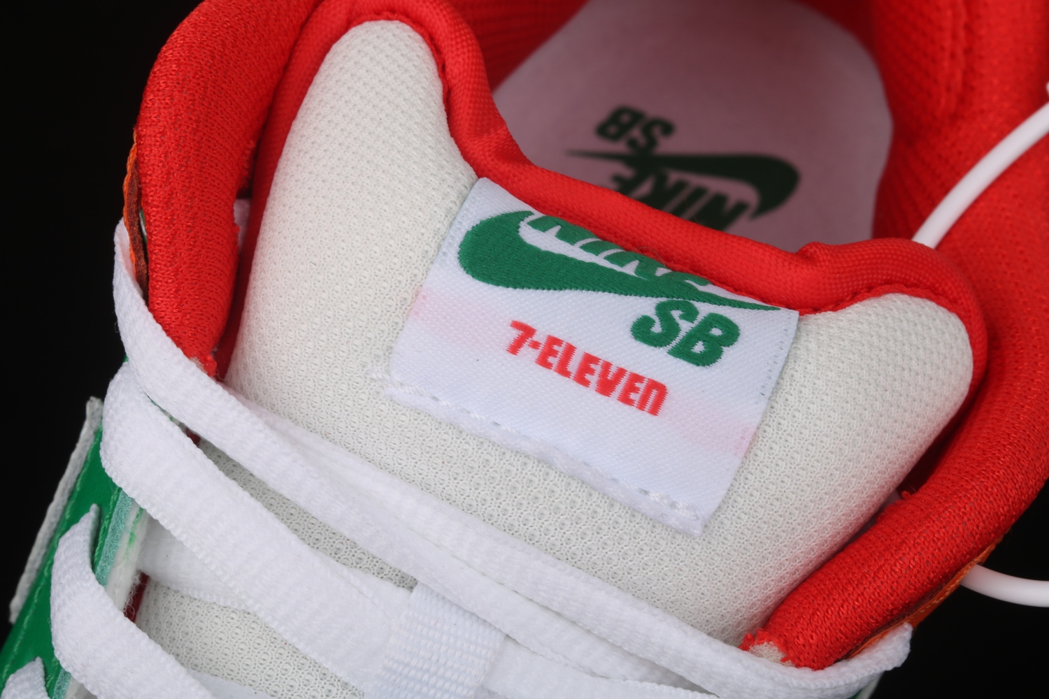 Nike SB Dunk Low 7 Eleven CZ5130-600