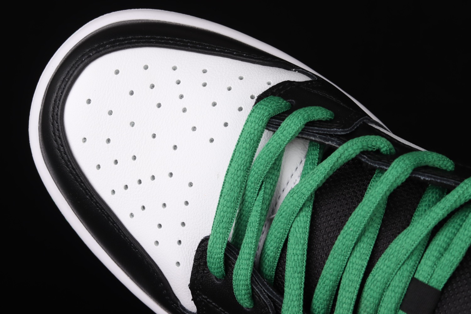 Nike SB Dunk Low Classic Green BQ6817-302