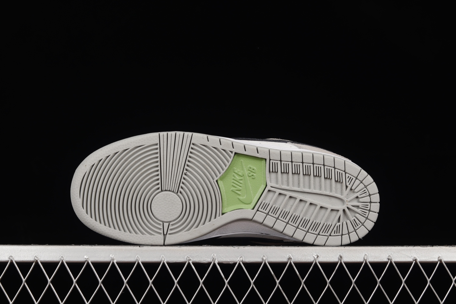 Nike SB Dunk Low Chlorophyll BQ6817-011
