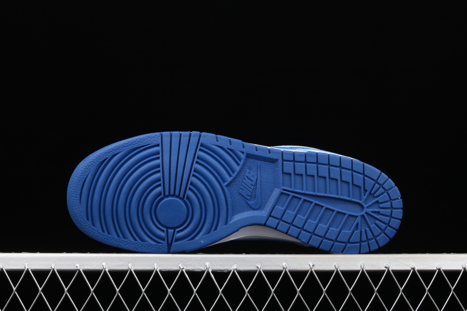 Nike SB Dunk Low 854866-009
