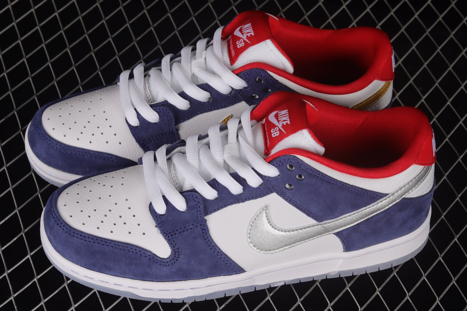 Nike Dunk SB Low Ishod Wair  BMW  839685-416