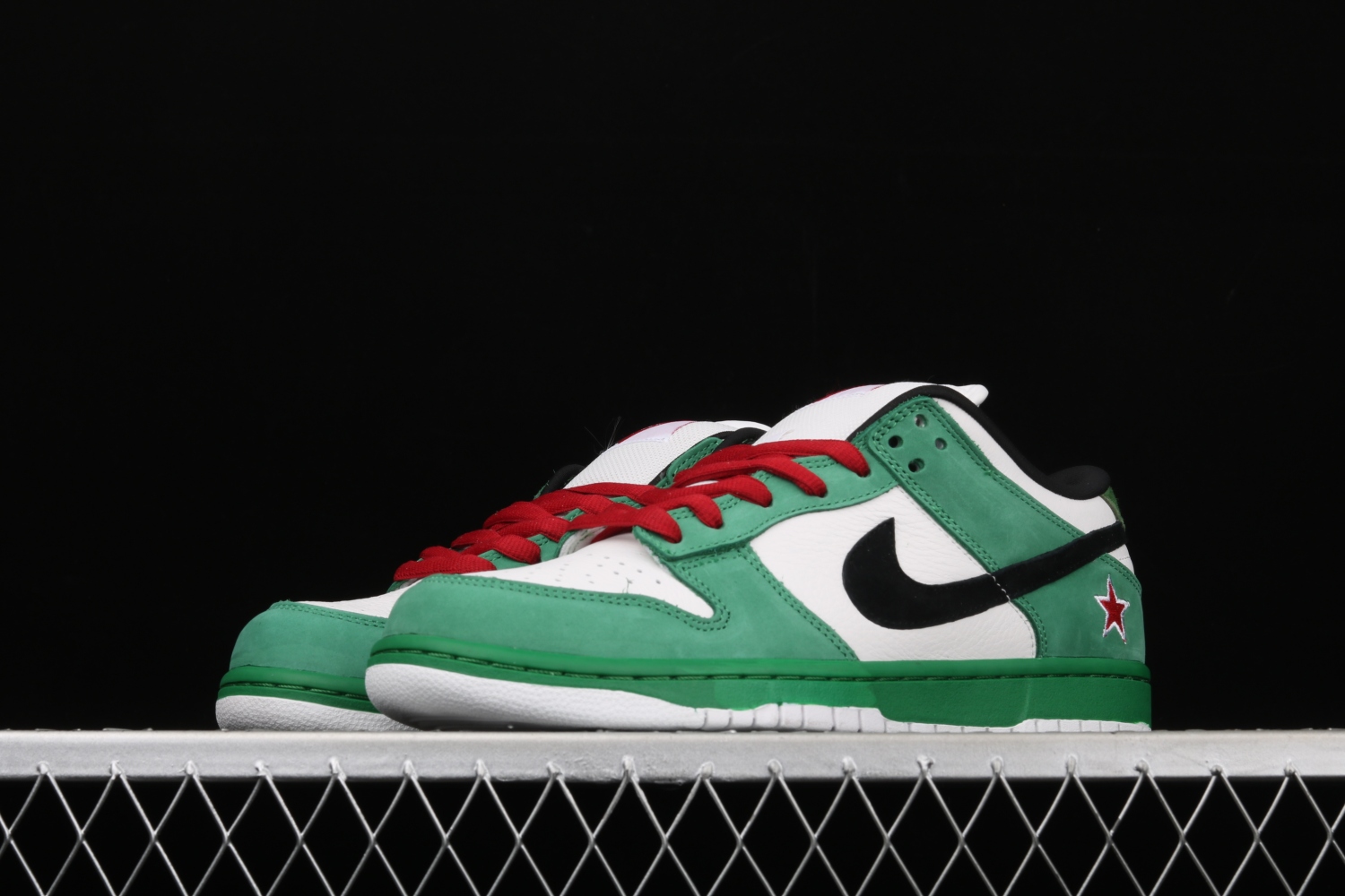 Nike Dunk SB Low Heineken 304292-302