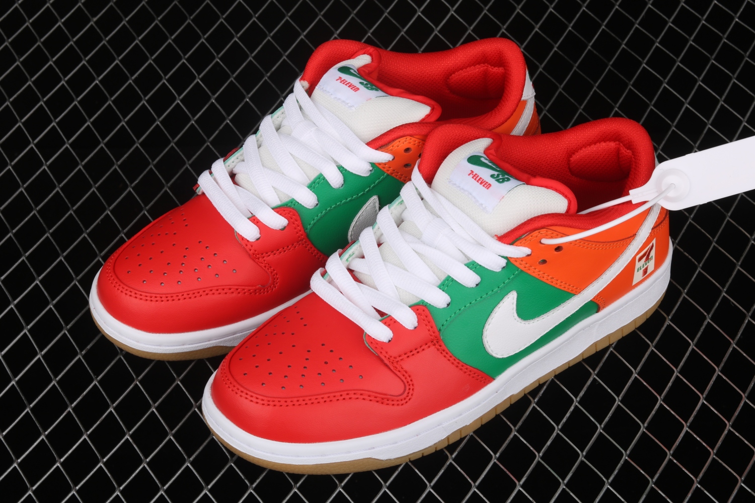 Nike SB Dunk Low 7 Eleven CZ5130-600