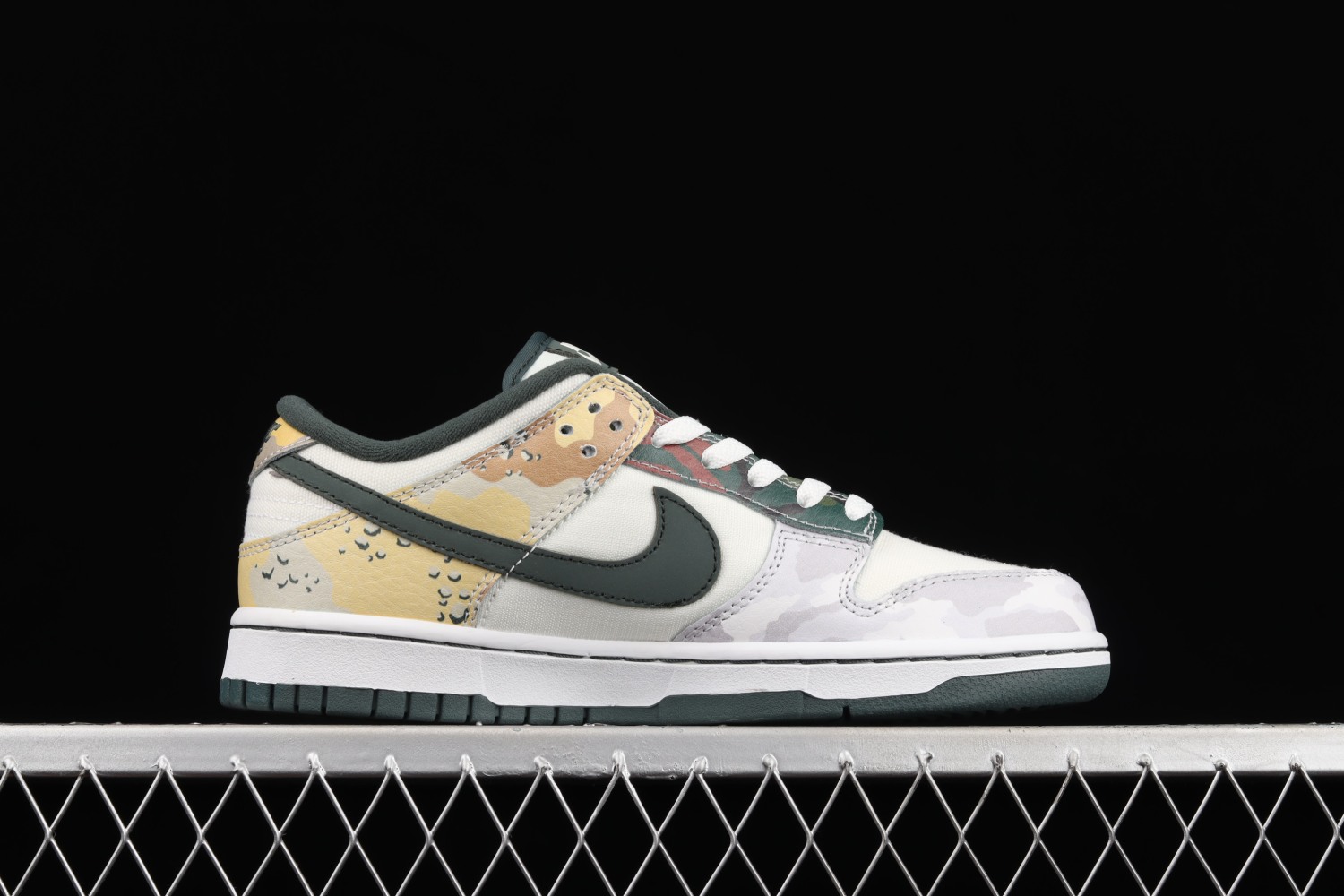 Nike Dunk Low SE Sail Multi-Camo DH0957-100