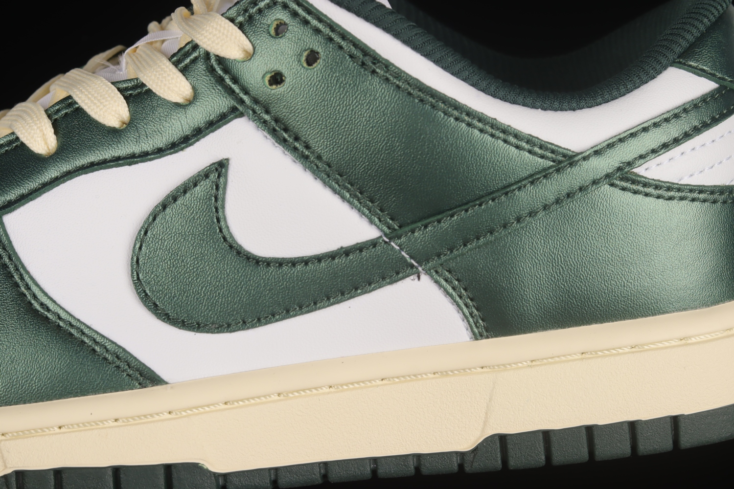 Nike Dunk Low Vintage Green (W) DQ8580-100