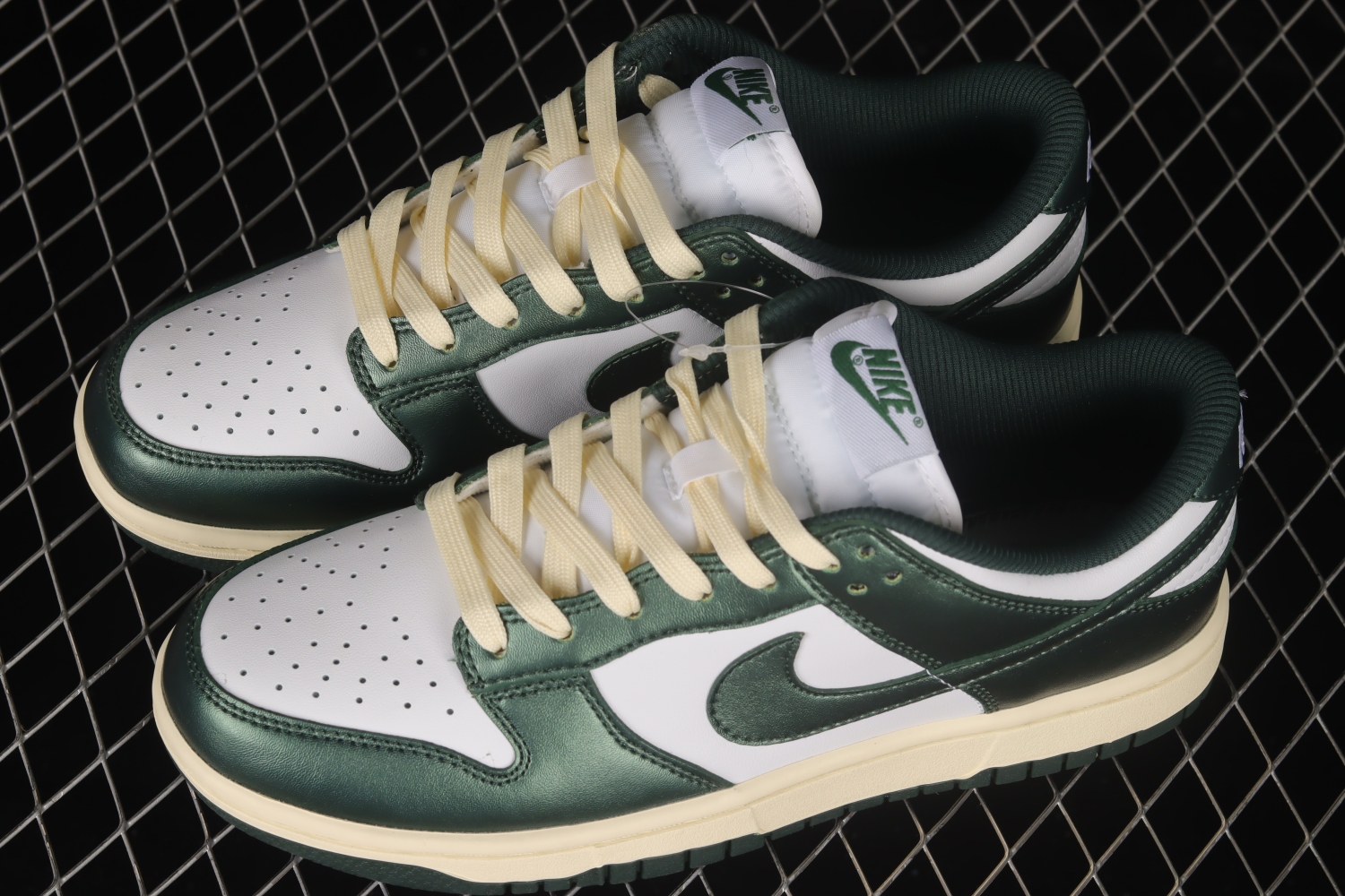 Nike Dunk Low Vintage Green (W) DQ8580-100