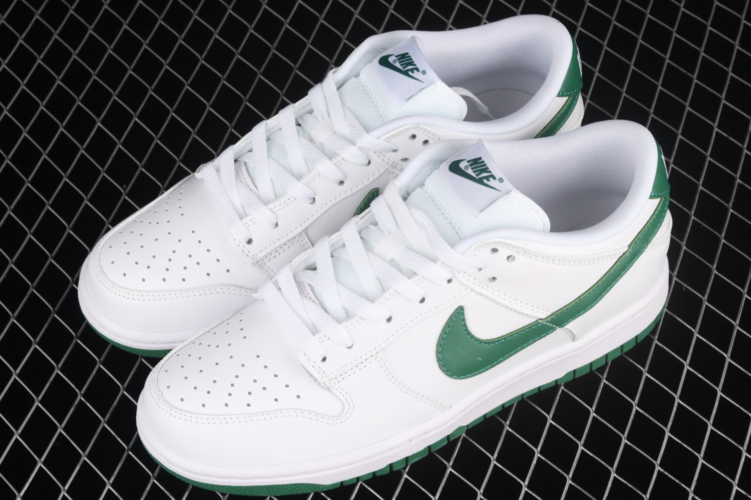 Nike Dunk Low White Lucky Green (W) DD1503-112