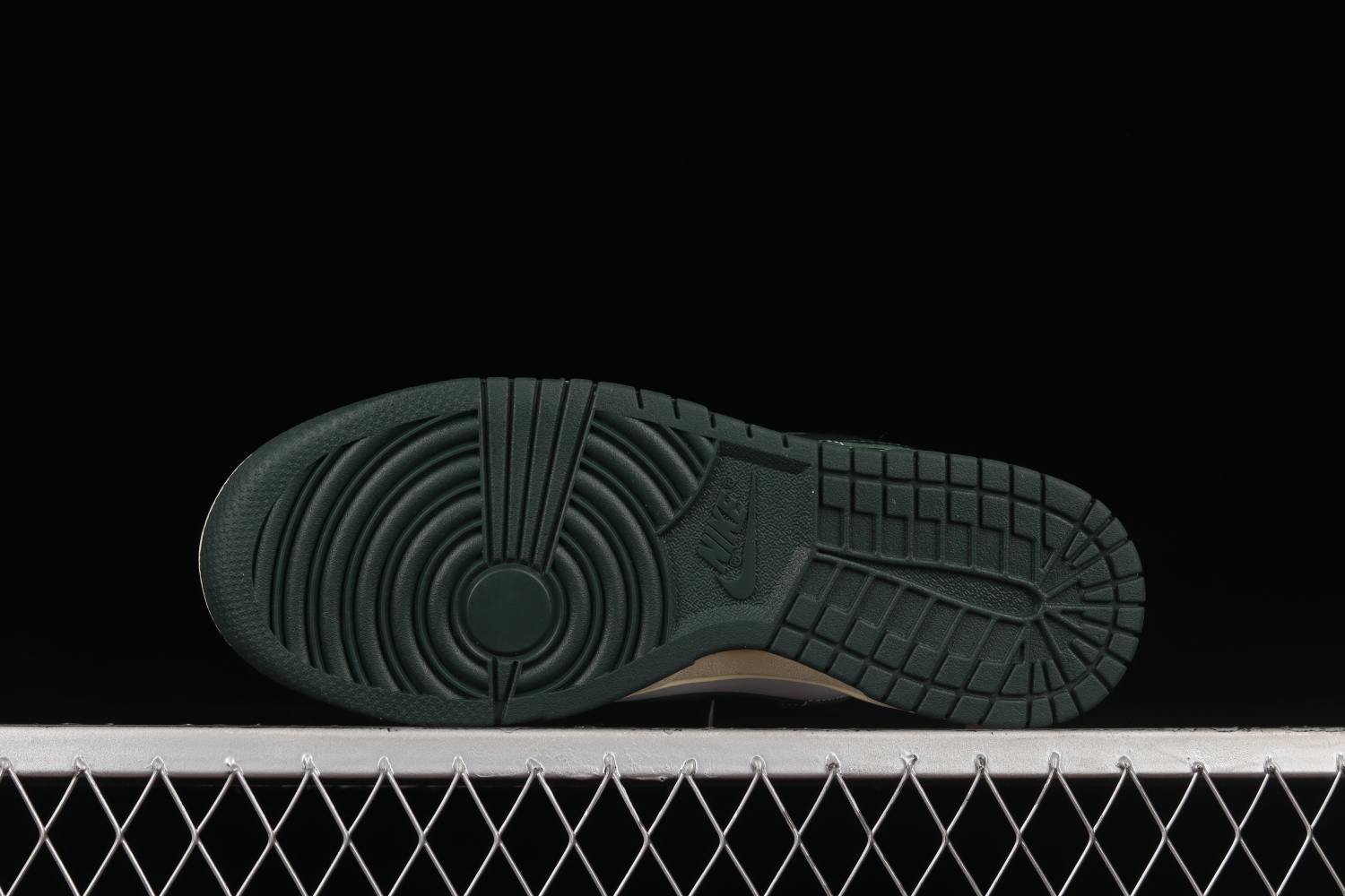 Nike Dunk Low Vintage Green (W) DQ8580-100