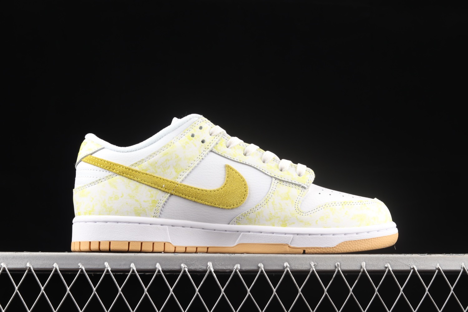 Nike Dunk Low Yellow Strike (W) DM9467-700