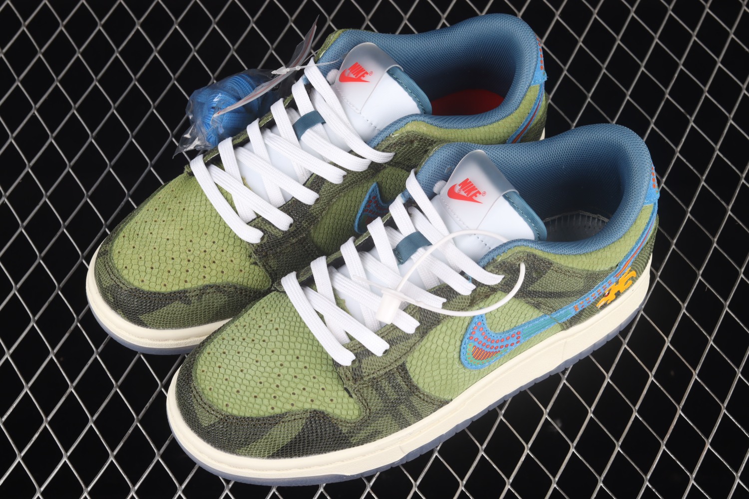 Nike Dunk Low Siempre Familia  DO2160-335