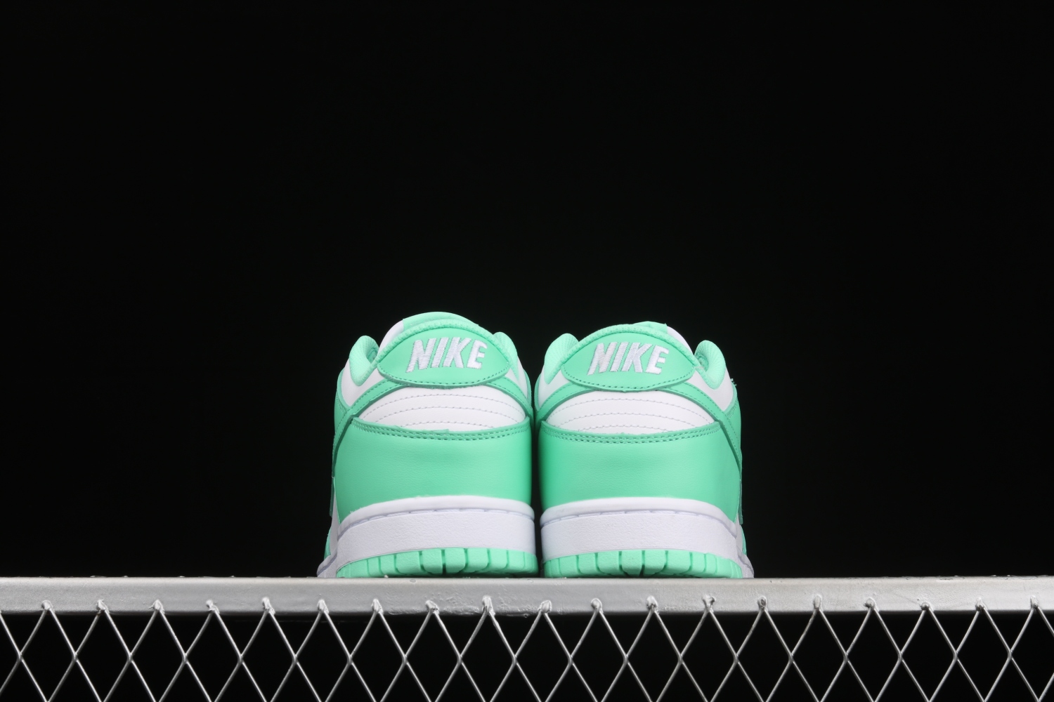 Nike Dunk Low Green Glow (W) DD1503-105