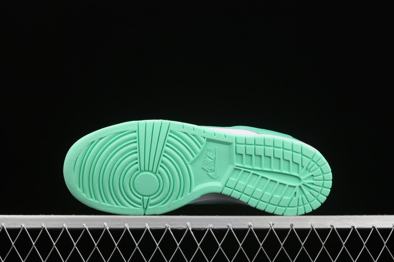 Nike Dunk Low Green Glow (W) DD1503-105