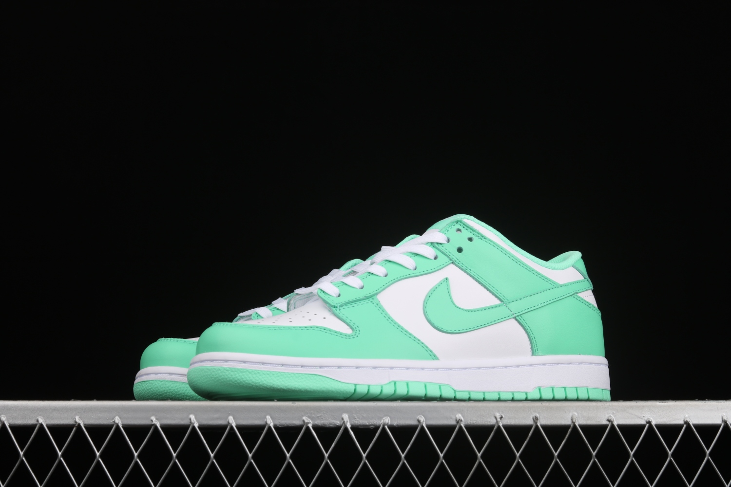 Nike Dunk Low Green Glow (W) DD1503-105