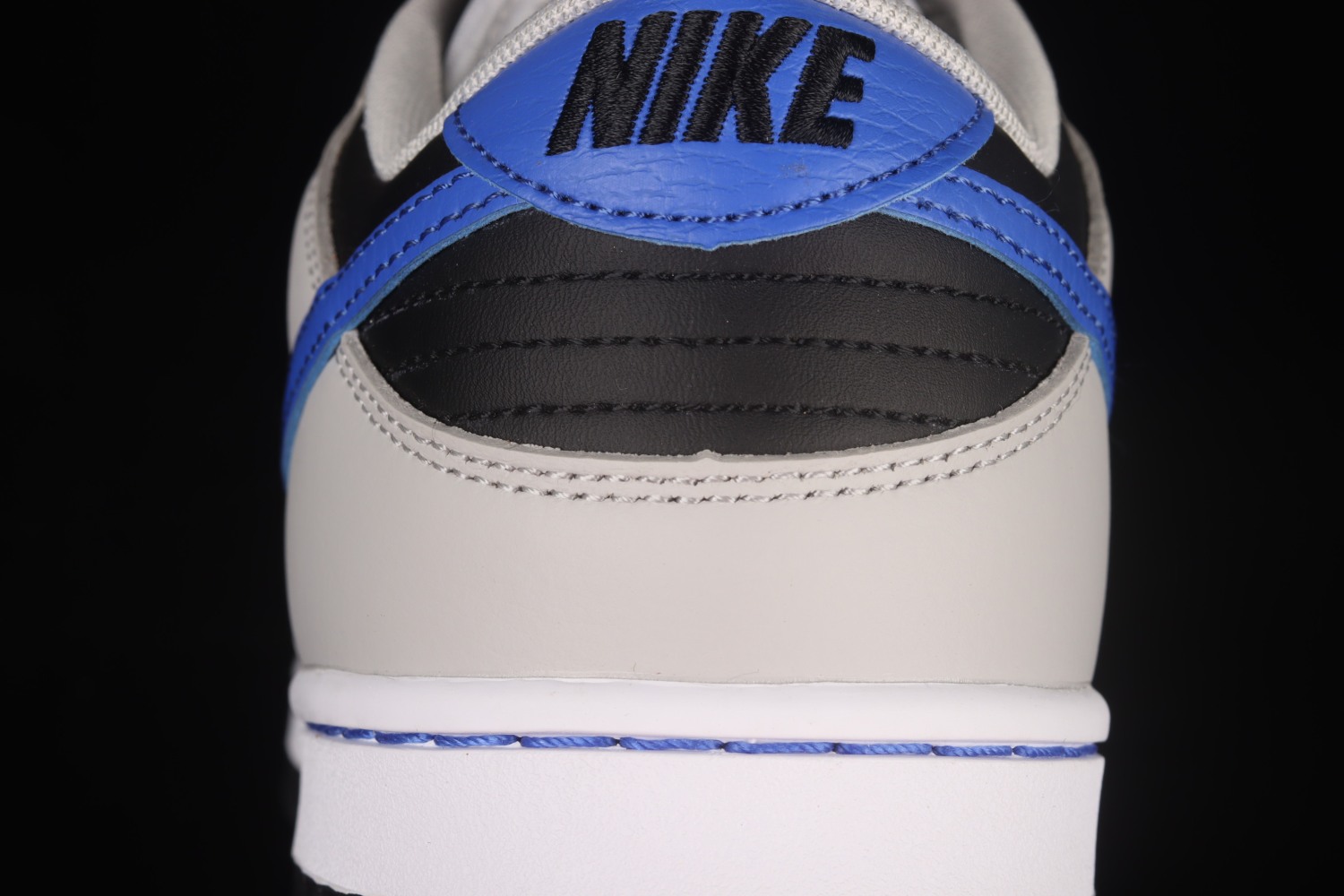 Nike Dunk Low EMB NBA 75th Anniversary Knicks DD3363-002