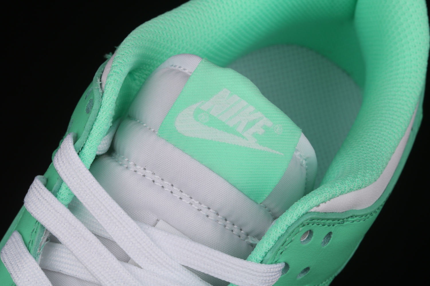 Nike Dunk Low Green Glow (W) DD1503-105