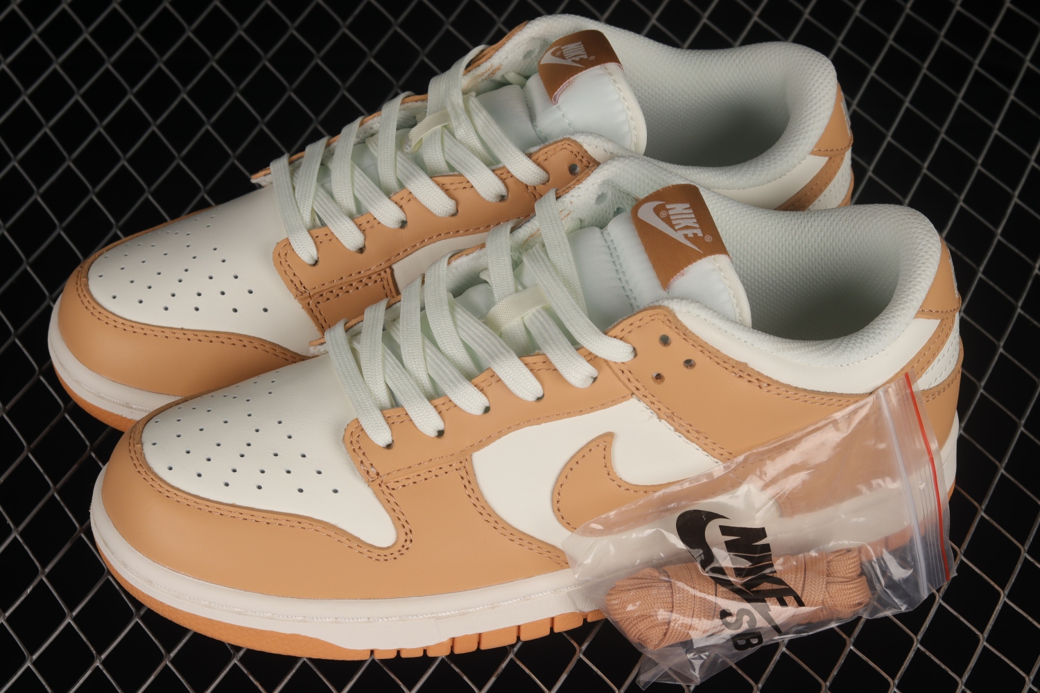 Nike Dunk Low Harvest Moon (W) DD1503-114