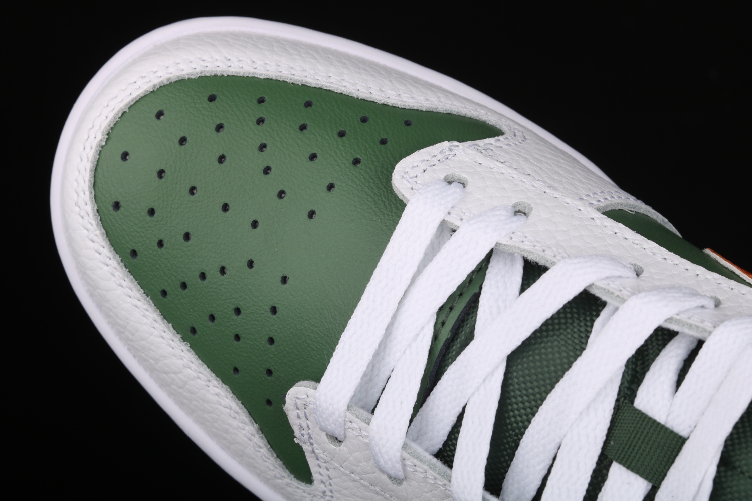 Nike Dunk Low NY vs. NY DN2489-300