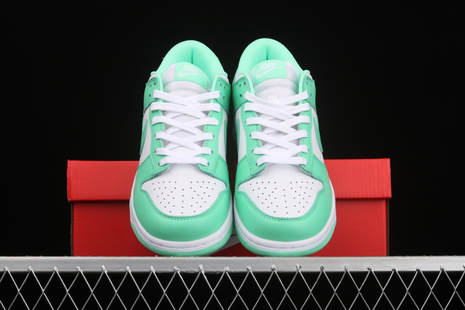 Nike Dunk Low Green Glow (W) DD1503-105