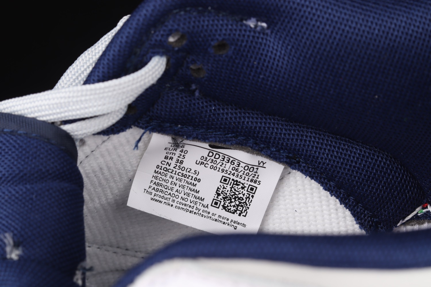 Nike Dunk Low EMB NBA 75th Anniversary Brooklyn Nets  DD3363-001