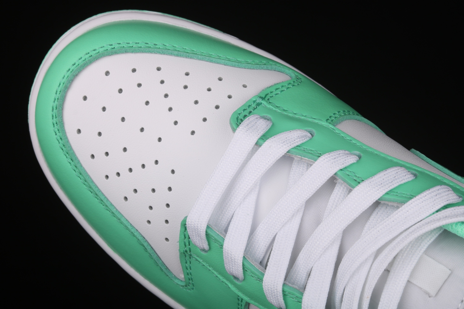 Nike Dunk Low Green Glow (W) DD1503-105