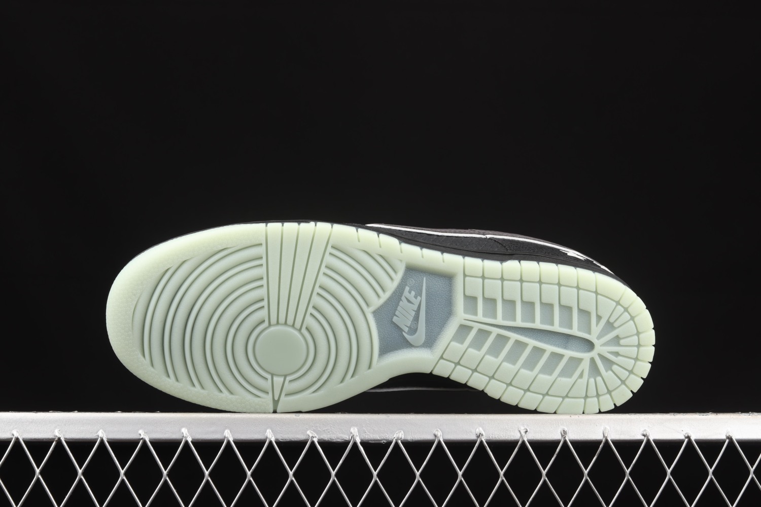 Nike Dunk Low LPL League of Legends DO2327-011