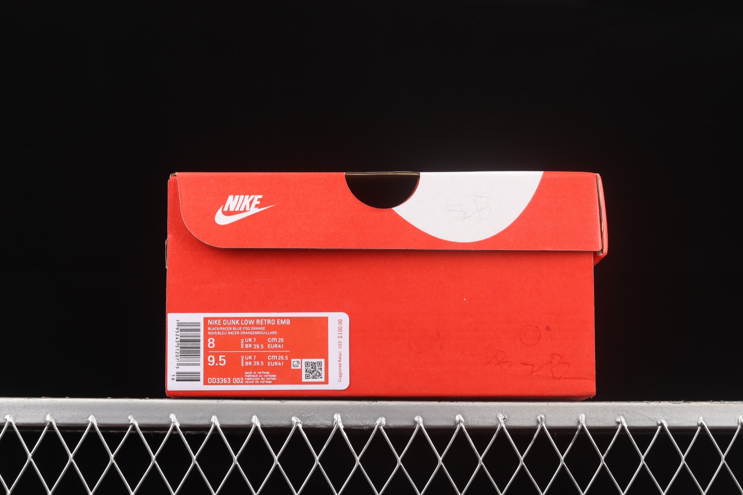 Nike Dunk Low EMB NBA 75th Anniversary Knicks DD3363-002