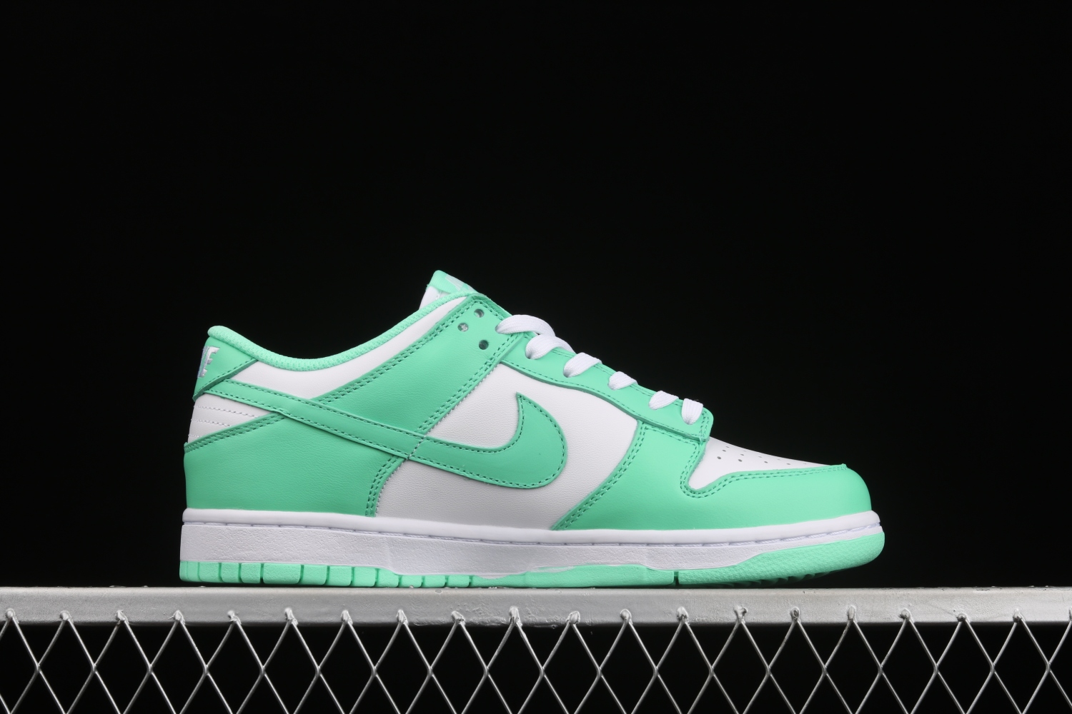 Nike Dunk Low Green Glow (W) DD1503-105