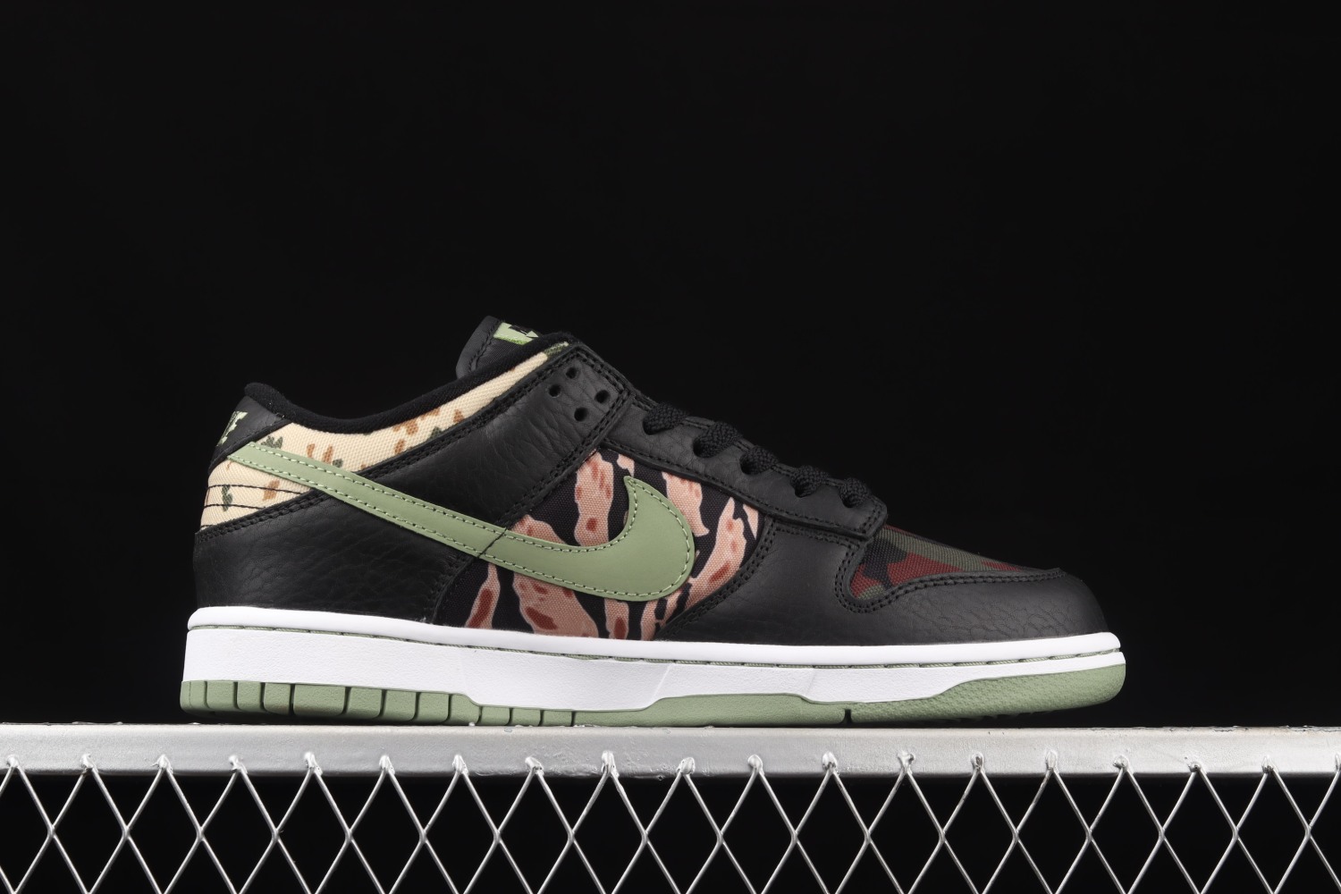 Nike Dunk Low Crazy Camo DH0957-001