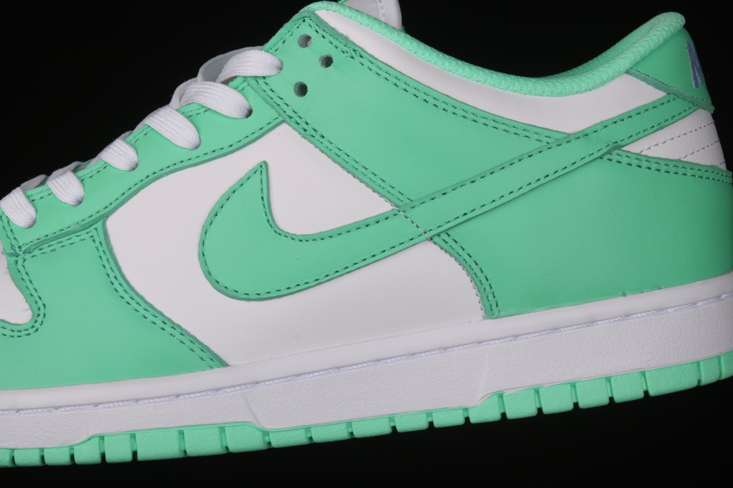 Nike Dunk Low Green Glow (W) DD1503-105