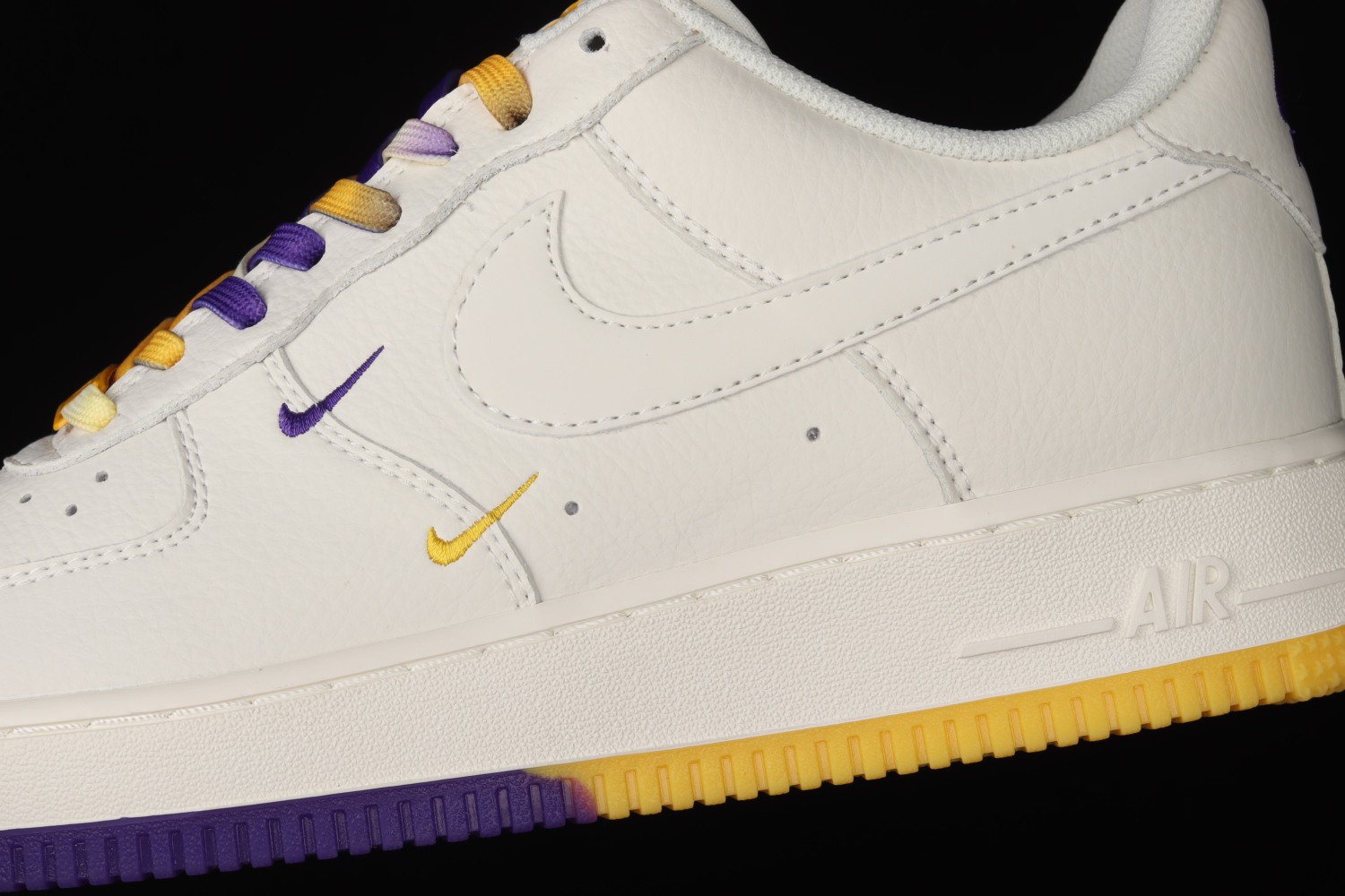Nike Air Force 1​