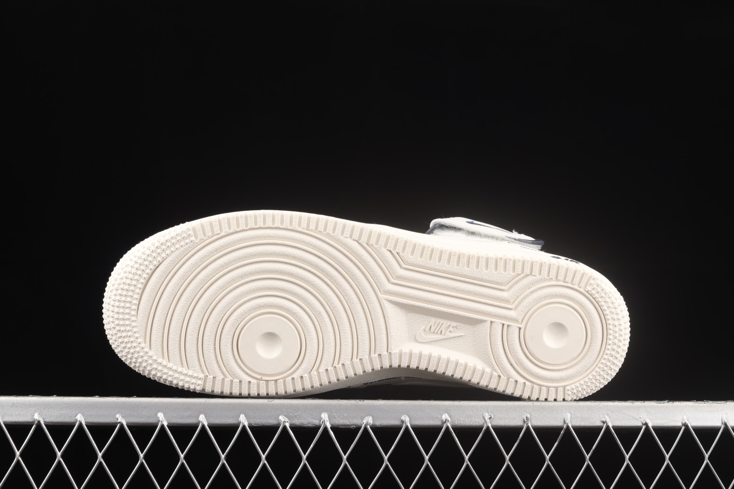 Uninterrupted x NK Air Force 1 ”MORE TH Mid  NU8802-303