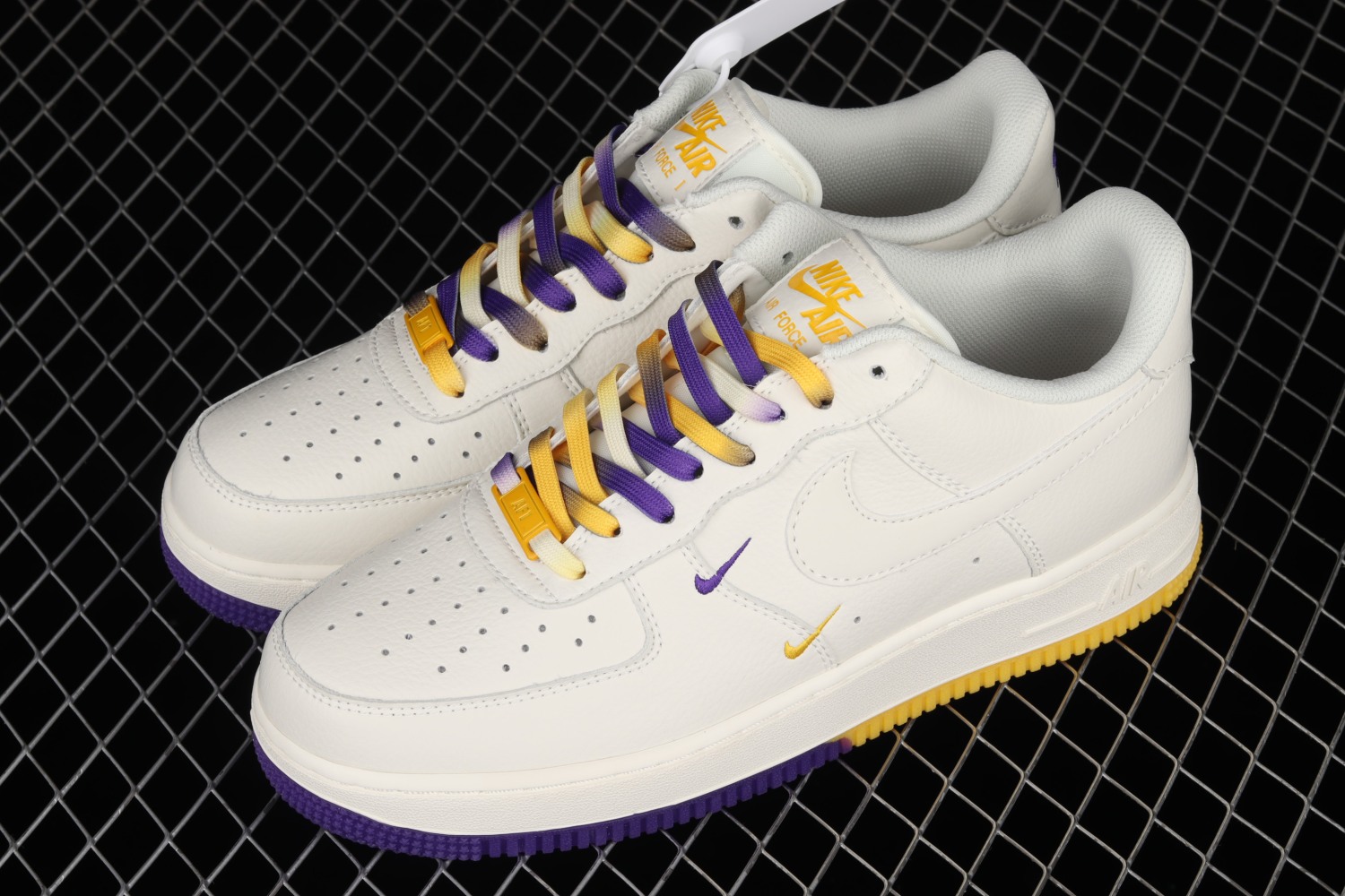 Nike Air Force 1​