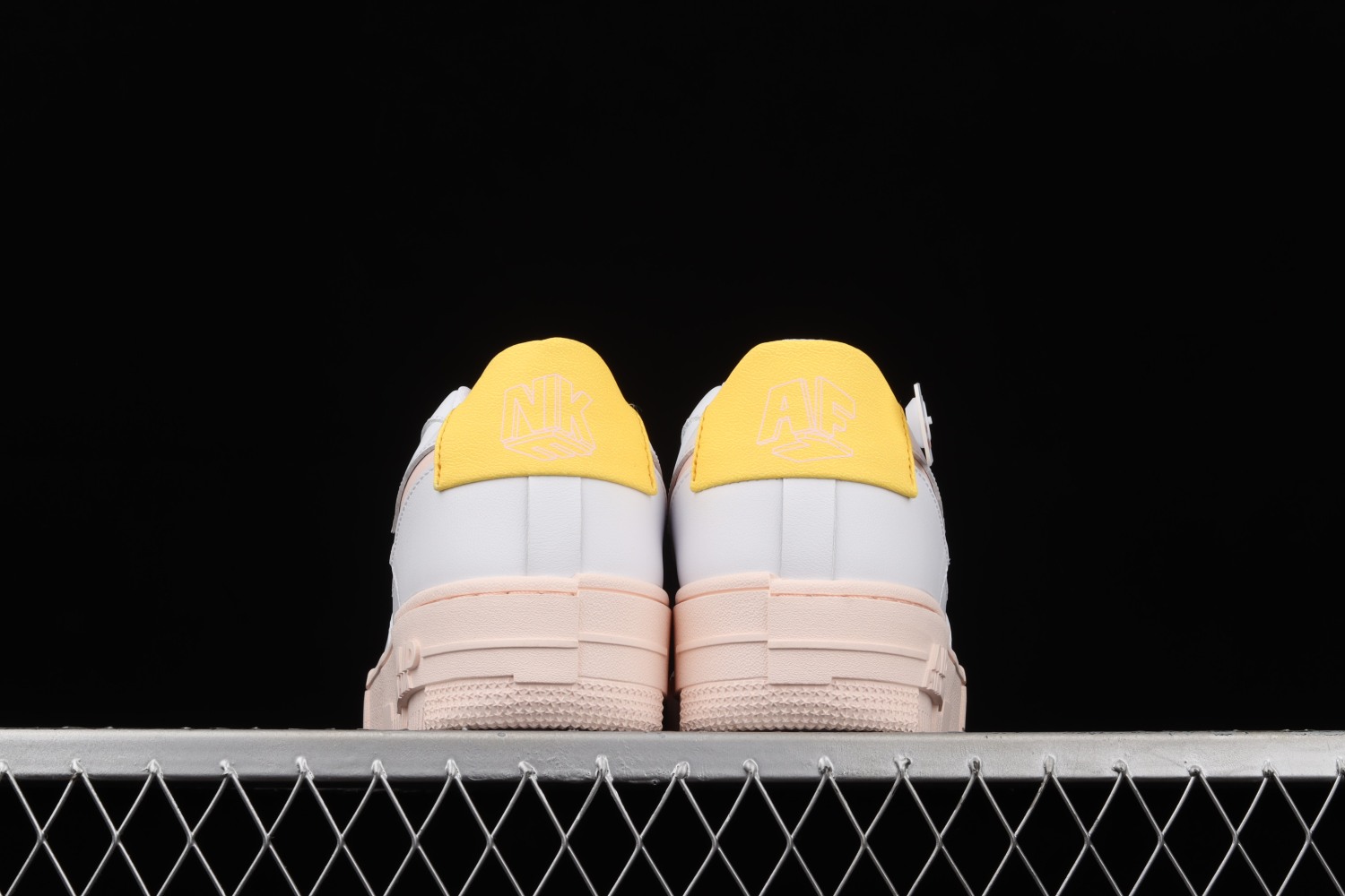Nike Air Force 1 Pixel Arctic Orange (W)  DM3054-100