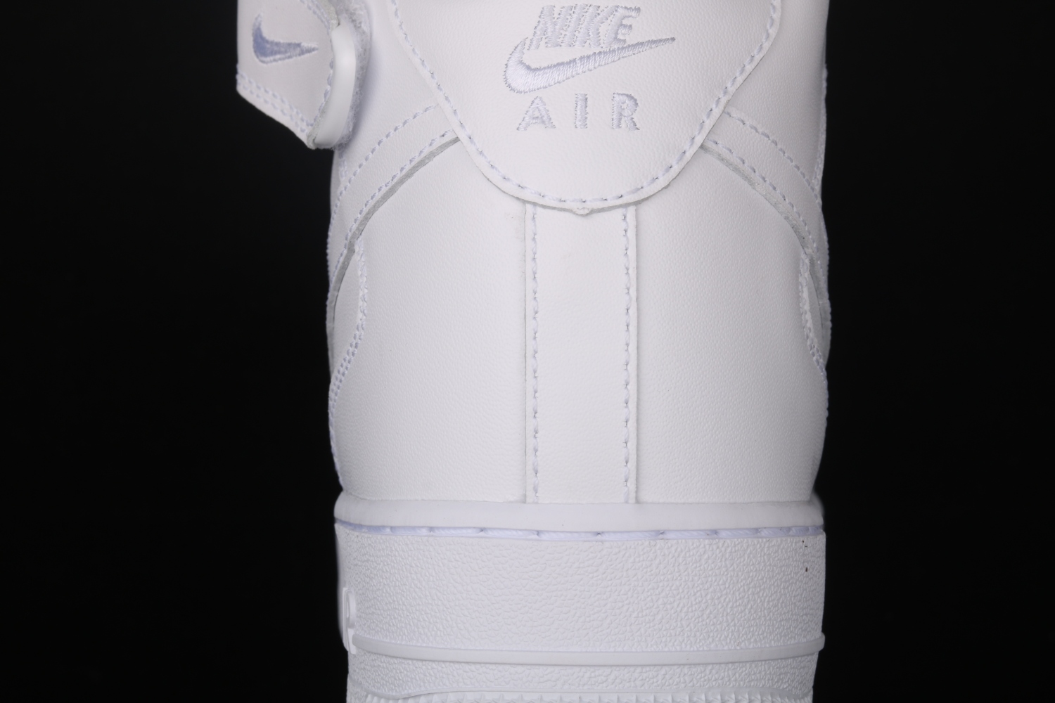 Nike Air Force 1 Mid White 